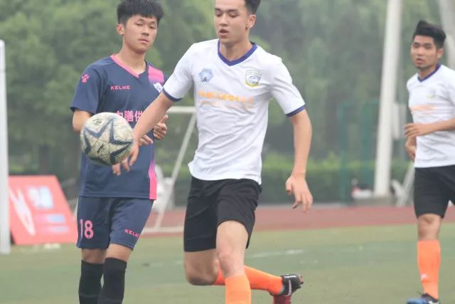 半场-西海岸0-0海港 张源蹬踏直红 阿齐兹、莱昂纳多进球均被吹